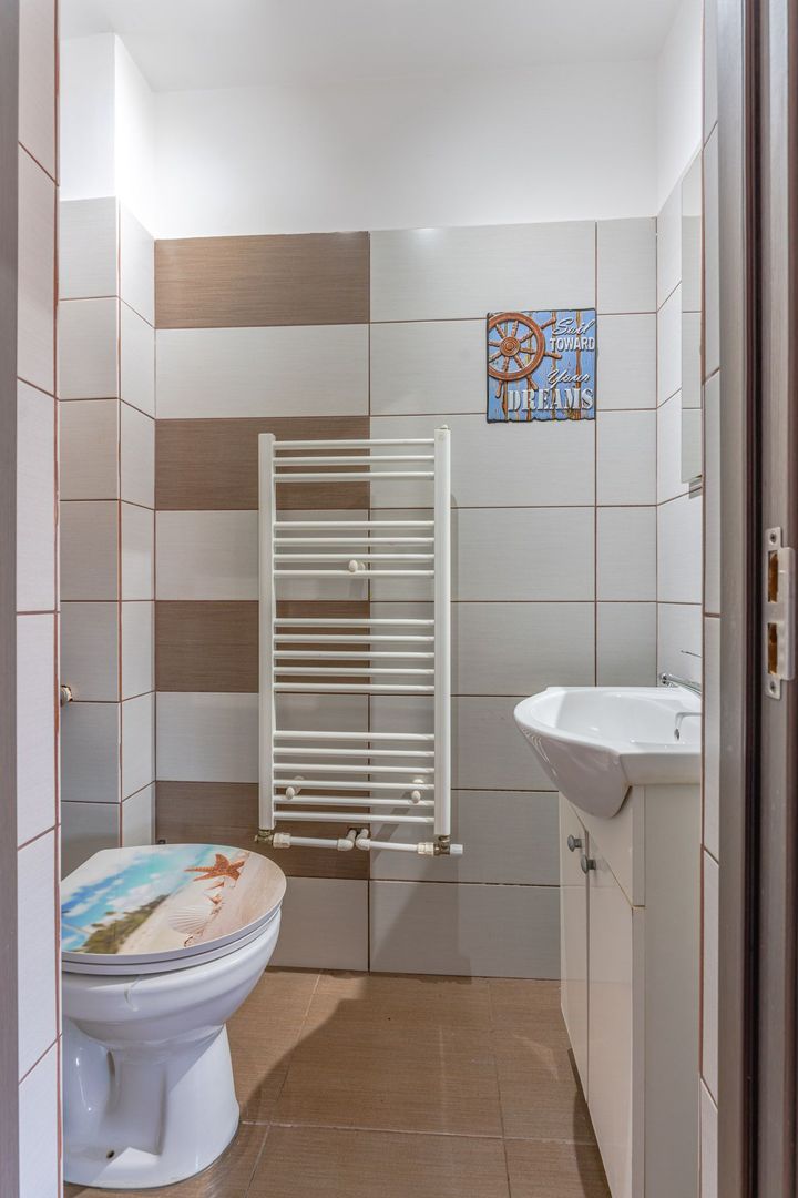 Casa insiruita compusa din 4 camere in Sanpetru - Poză 10