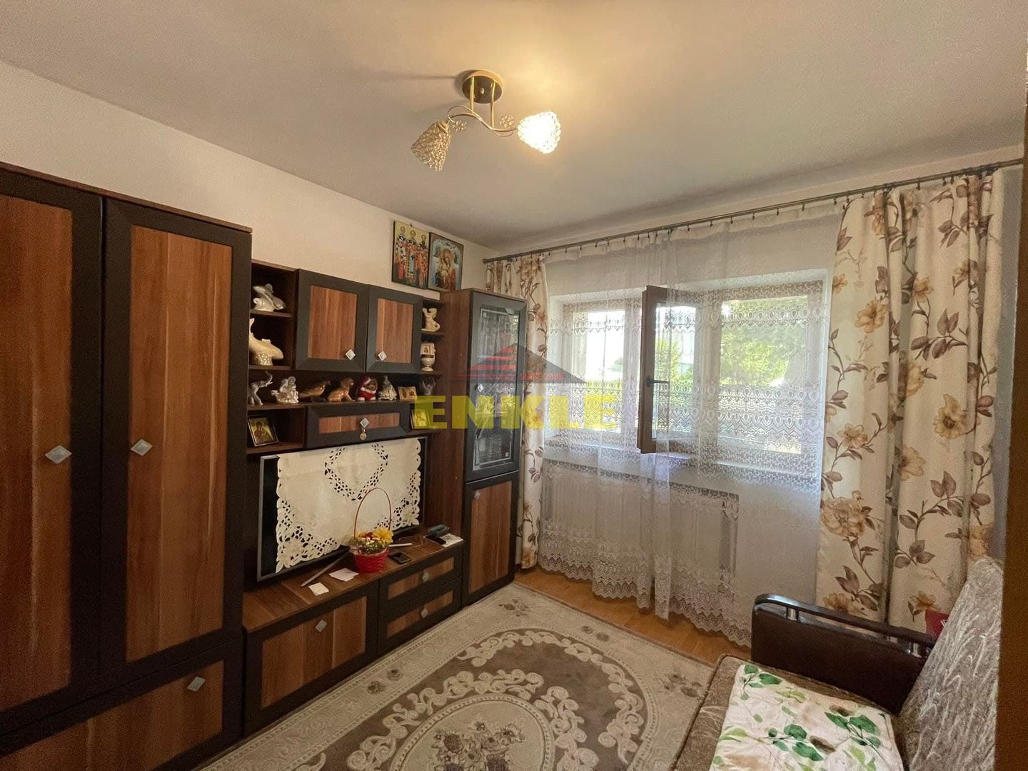 De vanzare apartament (se accepta si schimb cu casa) - Poză 2