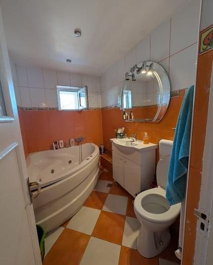 Calitate și spațiu: elegant, 90 mp, 1989, centrală proprie, parcare, priveliște - Poză 10