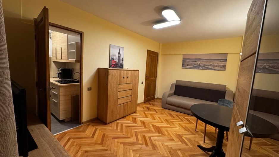 Garsoniera Centrul Civic bloc de apartamente - Poză 4