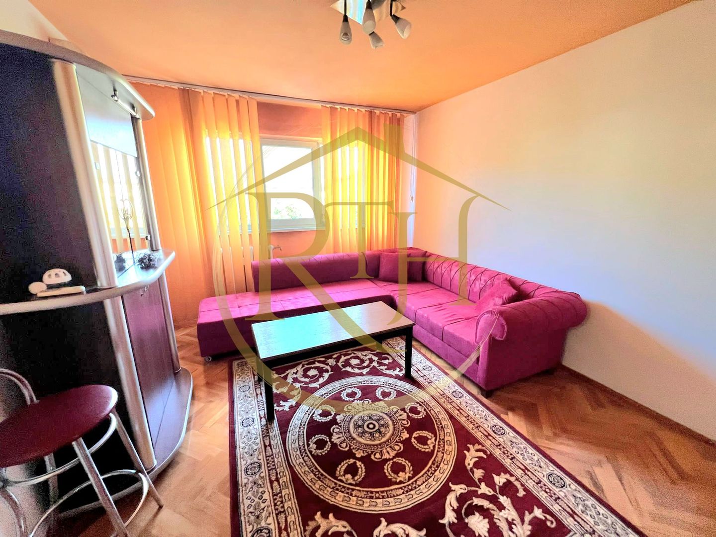 Inchiriez apartament cu 3 camere zona Olimpia , 380 euro/luna. - Poză 2