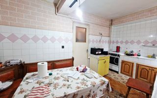Apartament cu 3 camere decomandate in Cetate - Poză 5