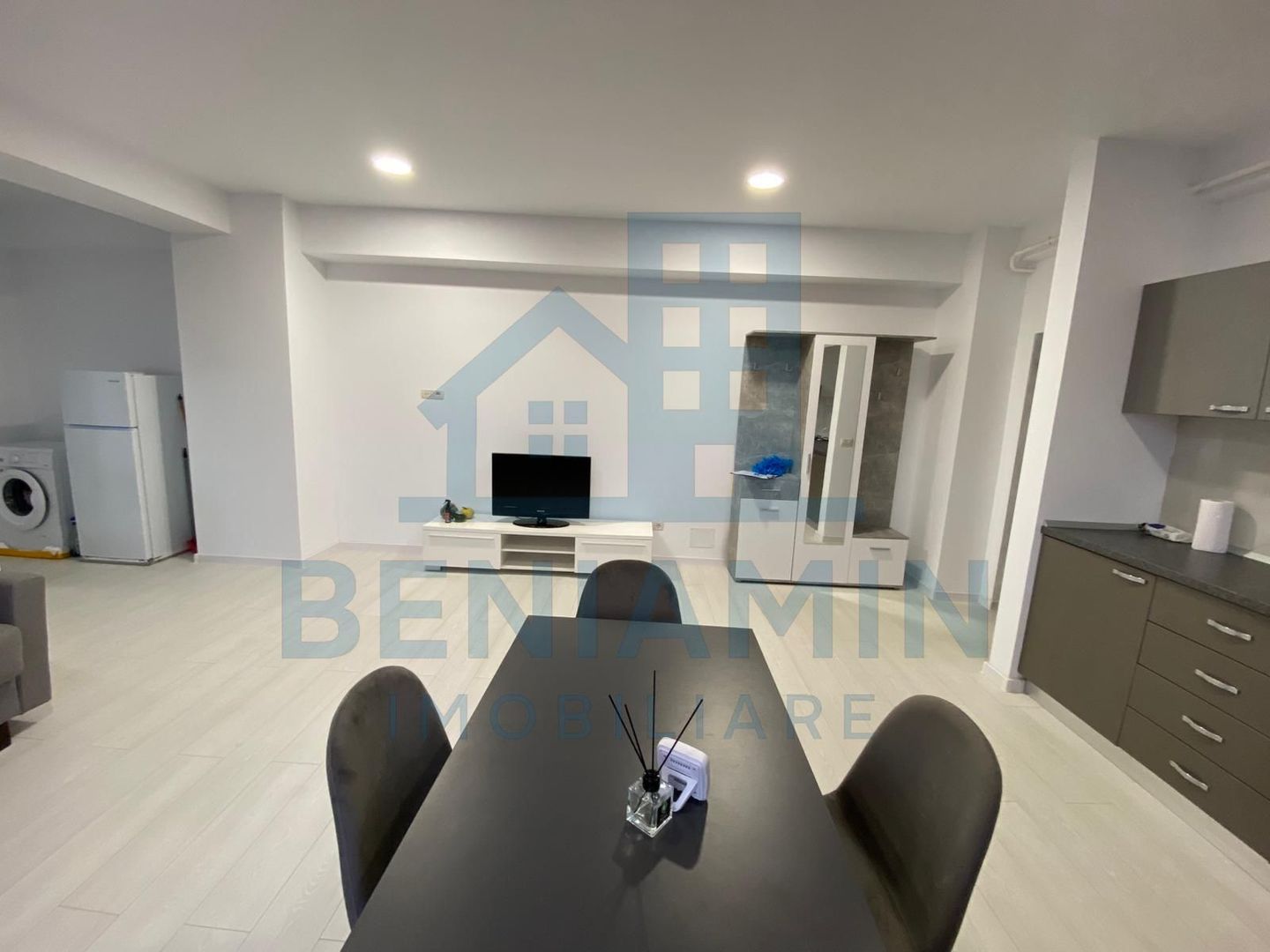 Apartament open space | Prima închiriere | Bloc nou | Zona Consul - Poză 3