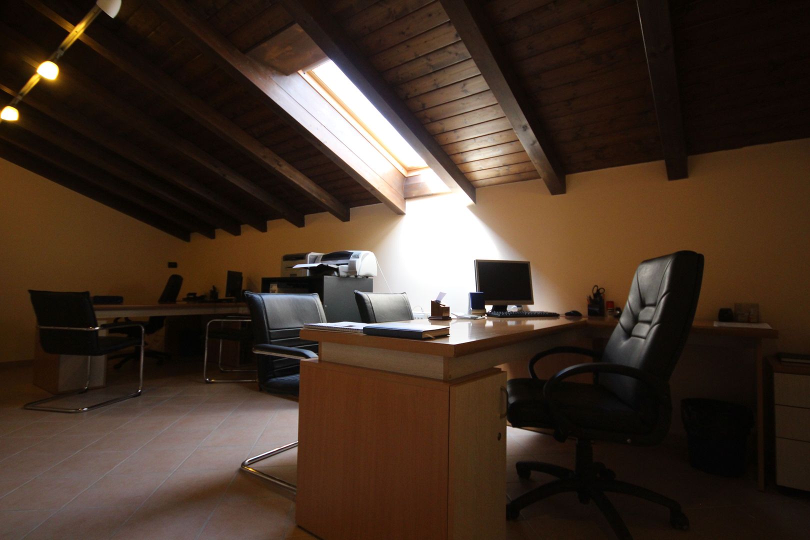 Imobil pretabil activitati firme  in Ghiroda -Comision ZERO - Poză 5