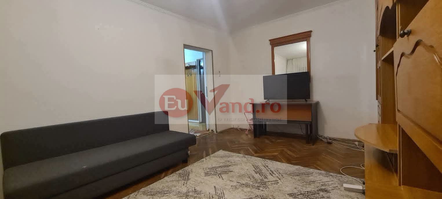 De vanzare apartament cu 2 camere, central, Bloc BR, et. 2, 76.000 euro - Poză 1