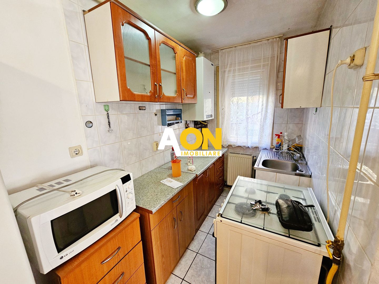Apartament 3 camere, etaj 1, Cetate, aproape de Parcul Unirii - Poză 2