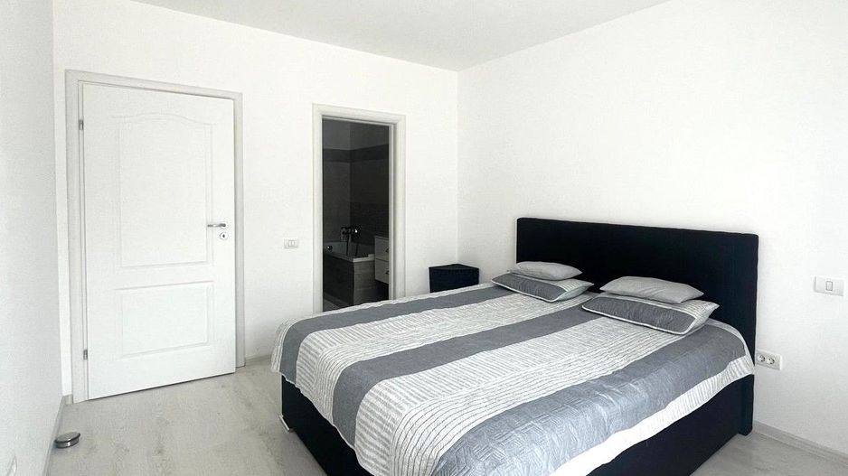 Vindem apartament  complet mobilat modern cu 2 bai zona Ghimbav - Poză 9