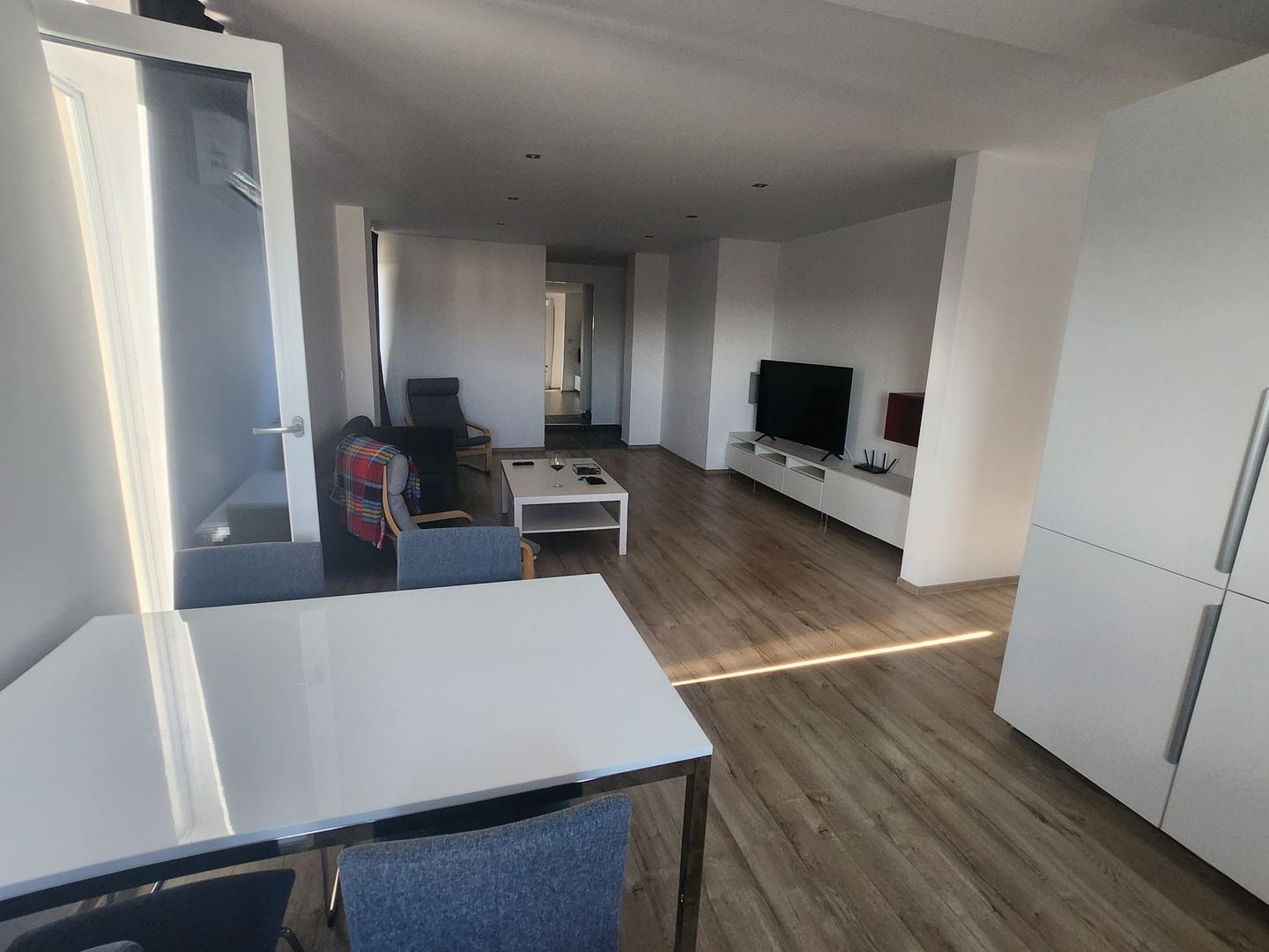 Apartament spatios cu 2 locuri de parcare - Poză 8