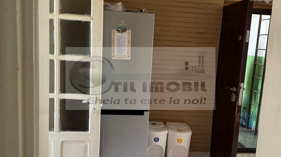 Apartament 3 camere decomandat mobilat Podul Ros 110000 euro - Poză 4