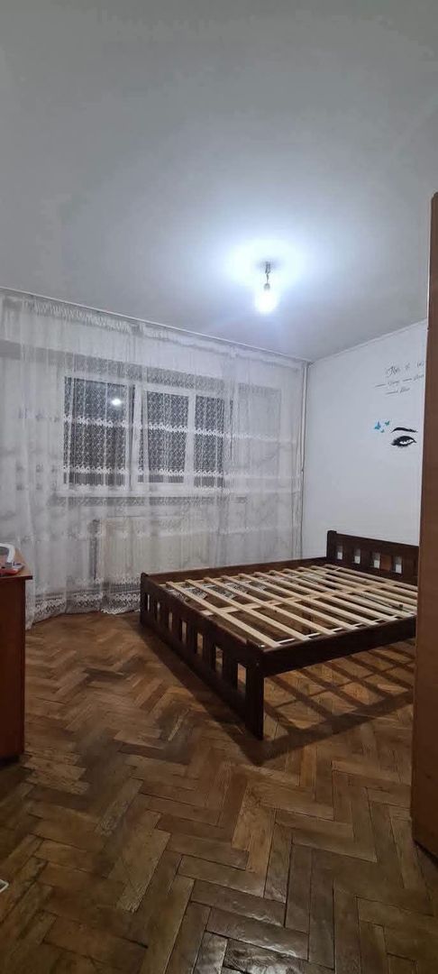 De vanzare apartament cu 2 camere, central, Bloc BR, et. 2, 76.000 euro - Poză 3