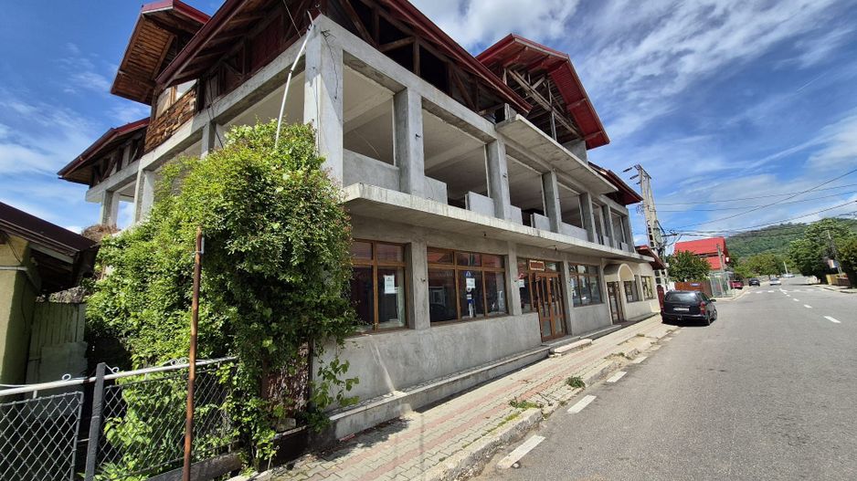 Spatiu comercial+Locuinta 664 mp construiti+anexa 16 mp si teren 845mp - Poză 48