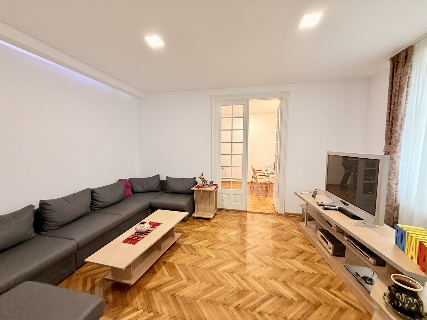 Piata Unirii Fantani Vila  500 mp utili curte 204 mp - Poză 9