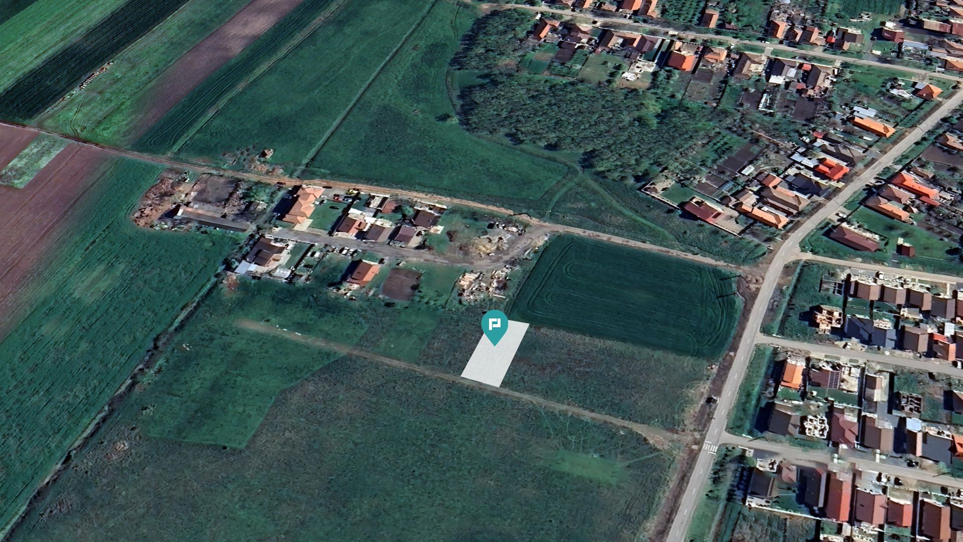 Loc de casa de 482 mp în Livada - Poză 1