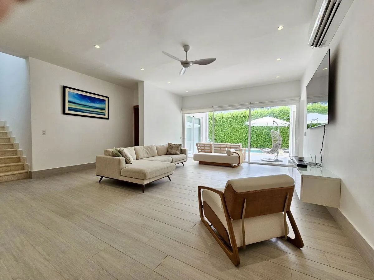 Vilă modernă de lux cu piscină privată - Poză 4