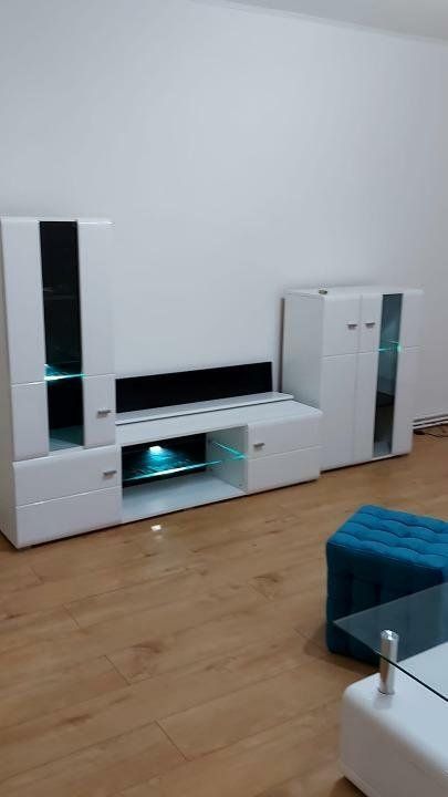 Vând apartament 3 camere la intrarea in Micro 17 Satu Mare - Poză 2