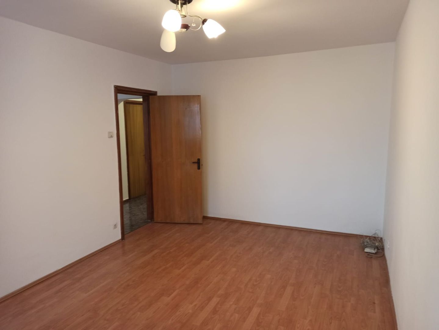 3cam.dec-1baie-disponibil imediat/Bvd Brancoveanu 130-132,sector 4 - Poză 4