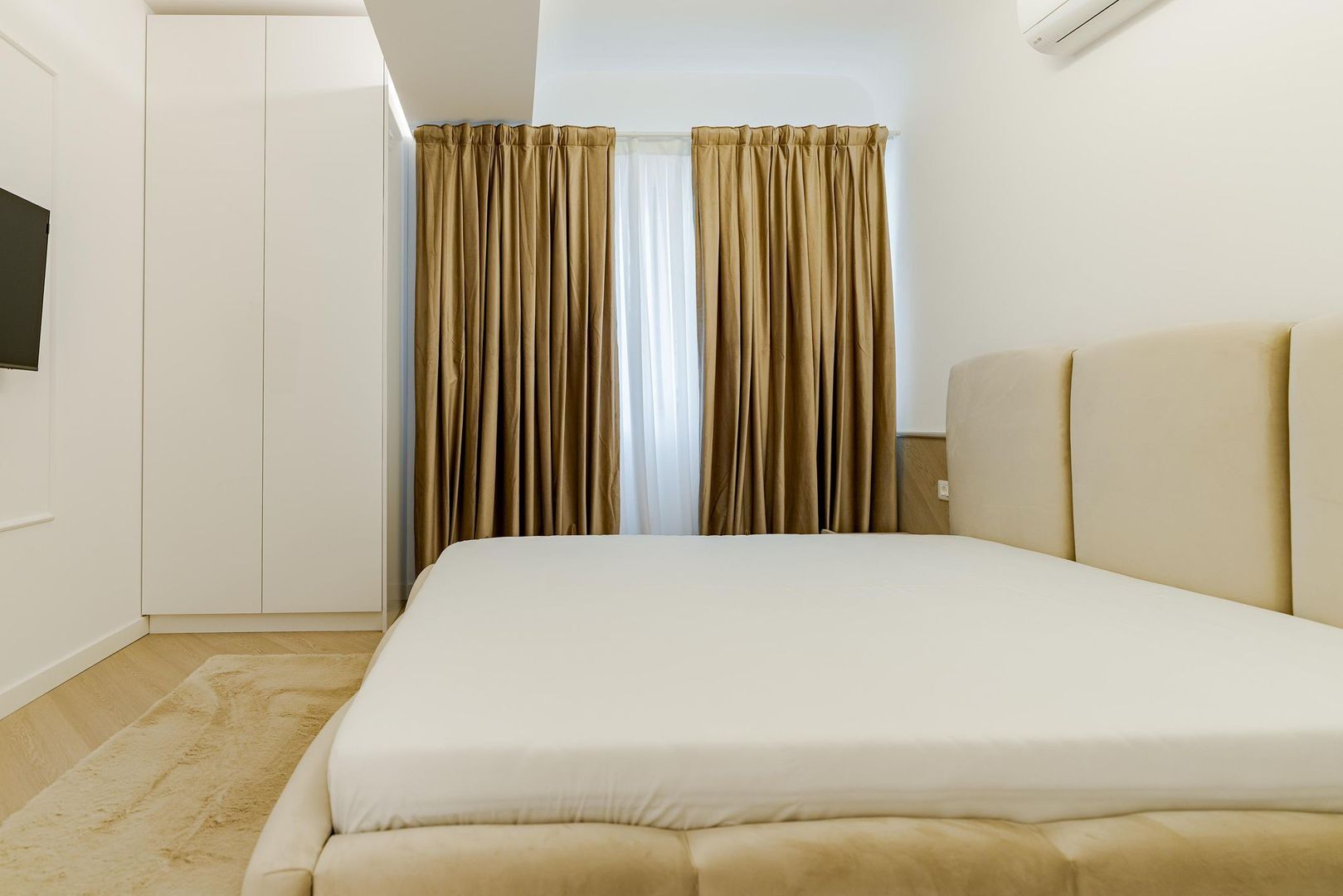 INCHIRIERE APARTAMENT 3 CAMERE CORTINA NORTH PARCARE INCLUSA - Poză 8