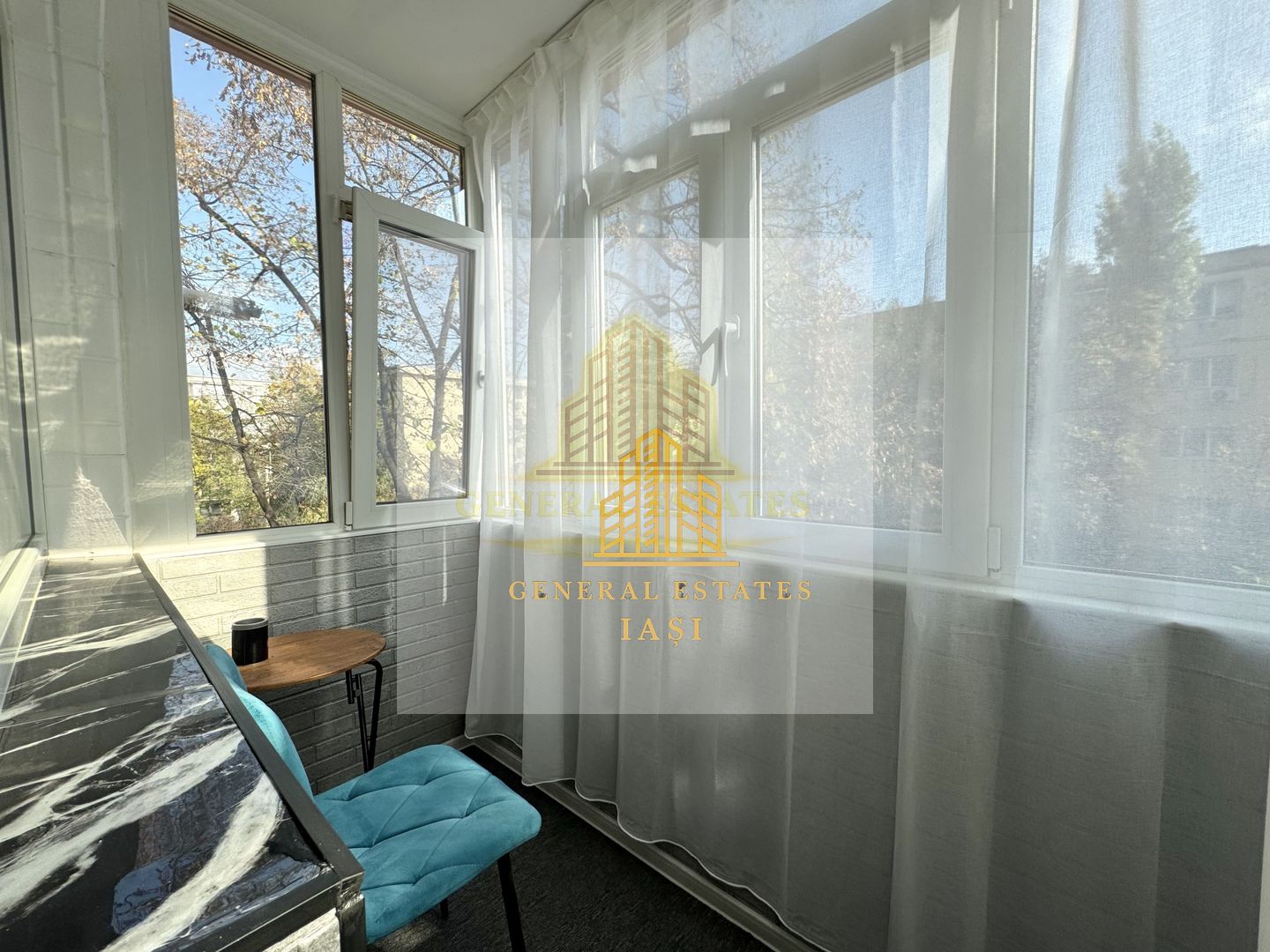 Vânzare apartament cu 2 camere 52 m.p. în Pod Roș - Poză 12