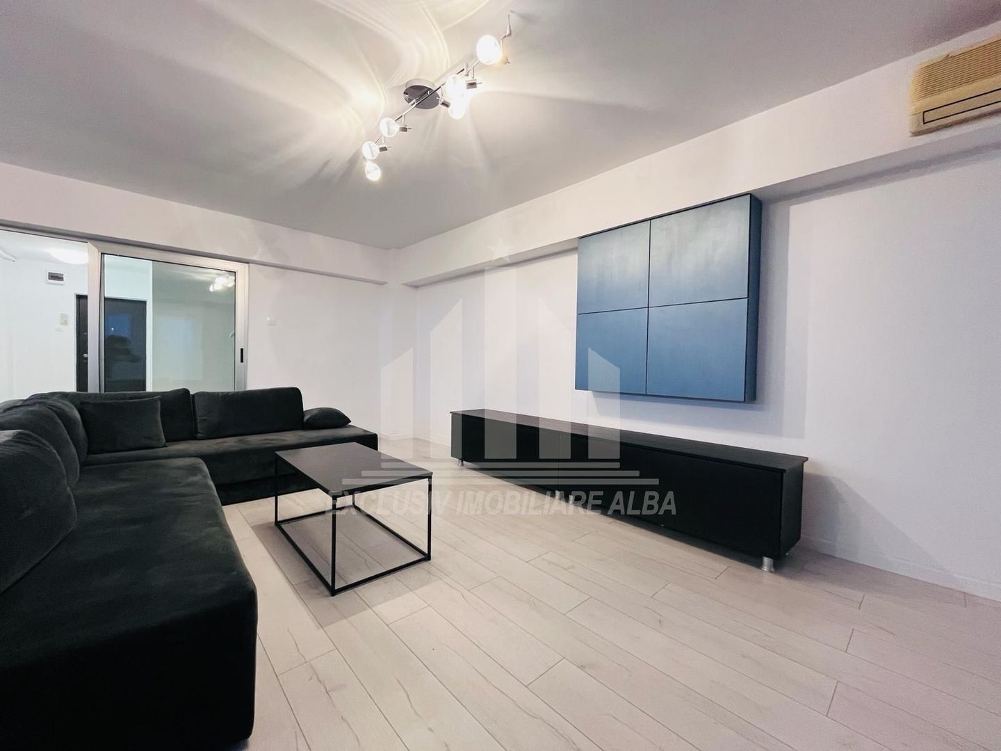 Apartament cu 3 camere decomandate, Centru - Poză 2