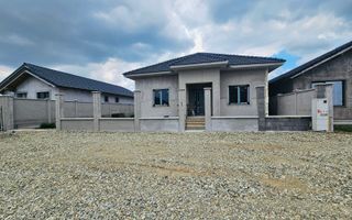 Casa finisata la cheie cu 5 camere in localitatea Santandrei - Poză 1