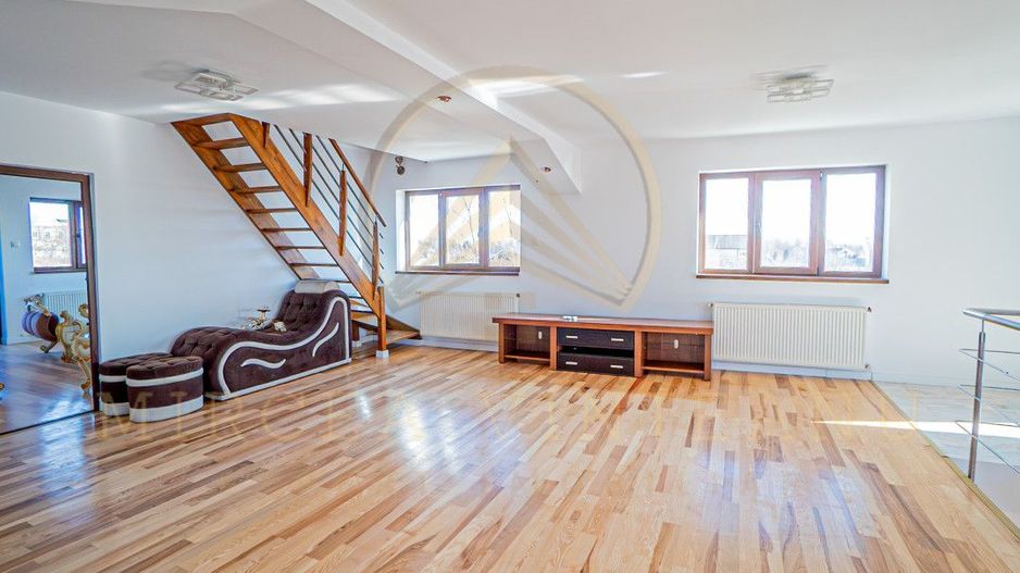 Lazu - Vila de vânzare compusă din P+1E+M. - Poză 19