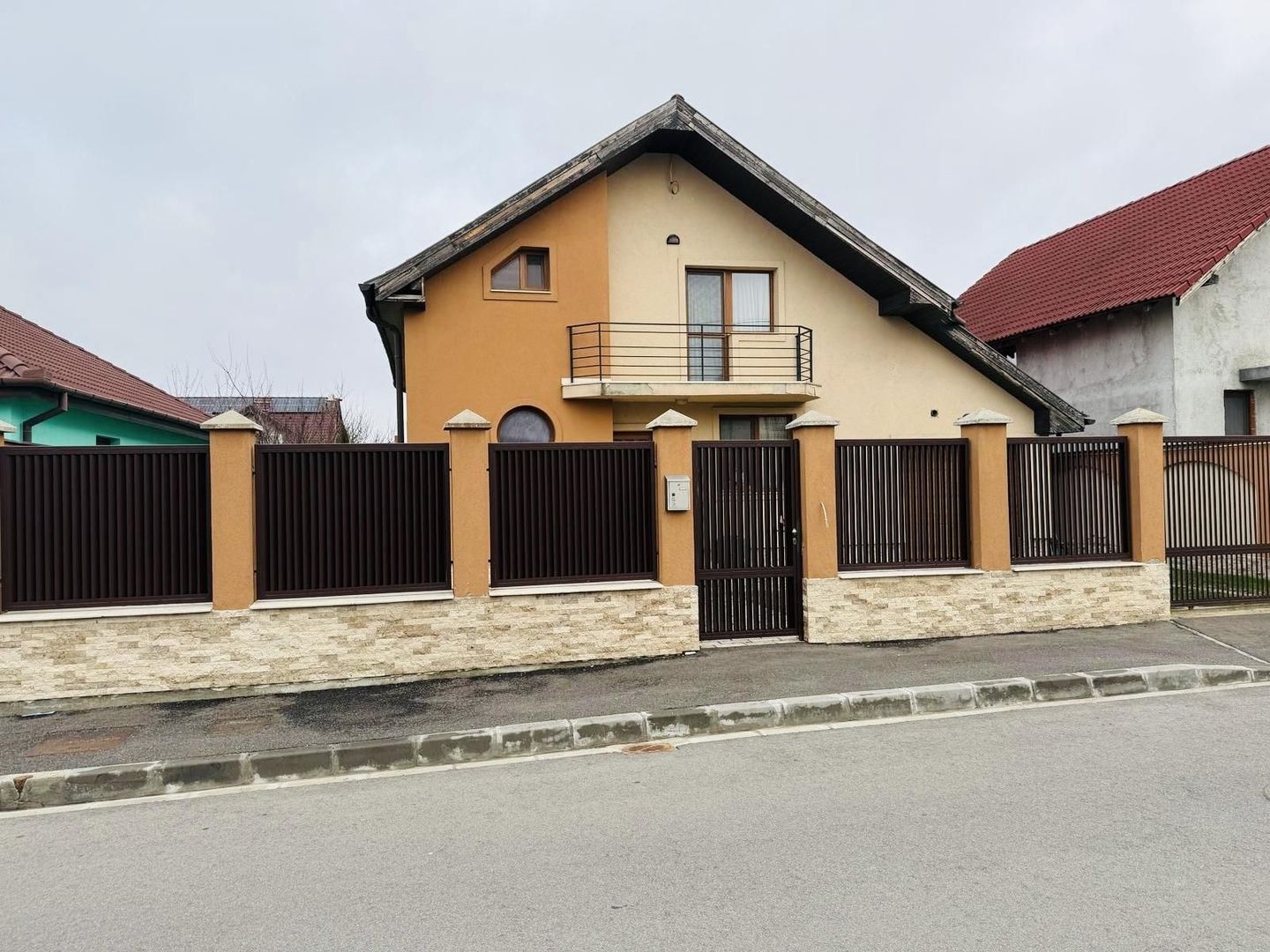 Casa P+M Oradea cartier Grigorescu - Poză 1