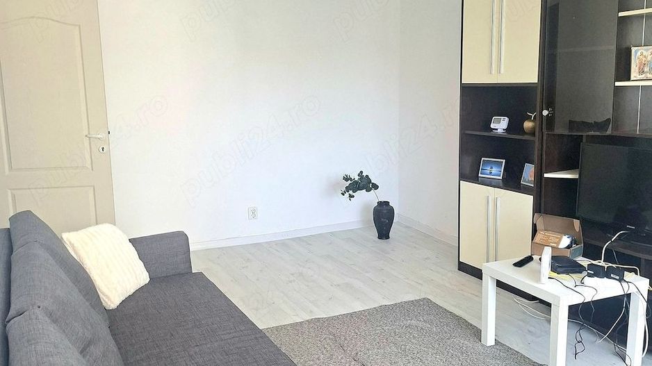 De inchiriat apartament 2 camere, Piața Centrală, et. 4, renovat, 450 eur - Poză 4