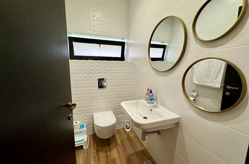 Vila lux de vanzare in cel mai dorit complex din Erou Iancu Nicolae-locatie rara - Poză 32