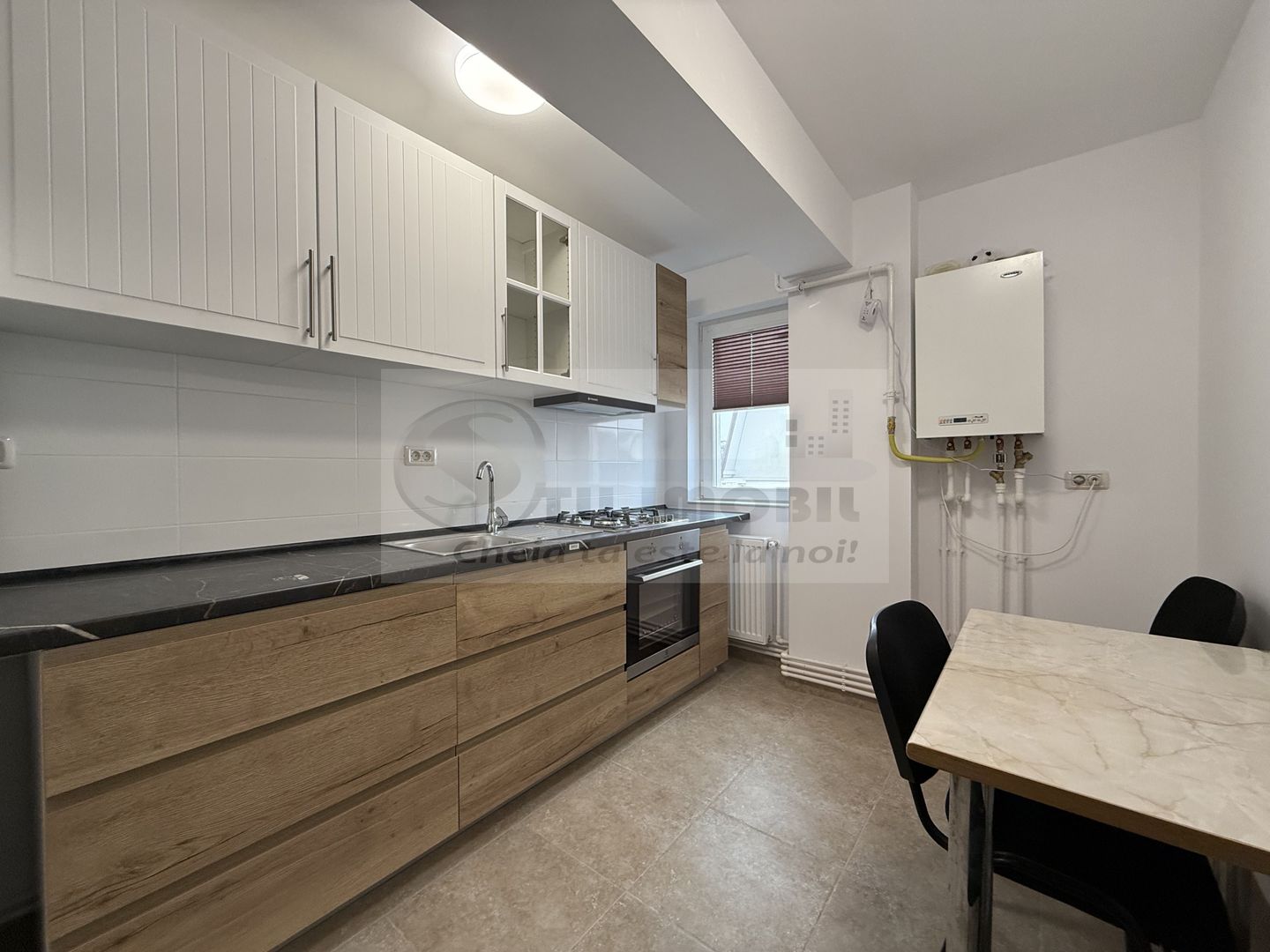 2 CAM DECOMANDAT BUCIUM LIDL LOC PARCARE PRIMA INCHIRIERE - Poză 1