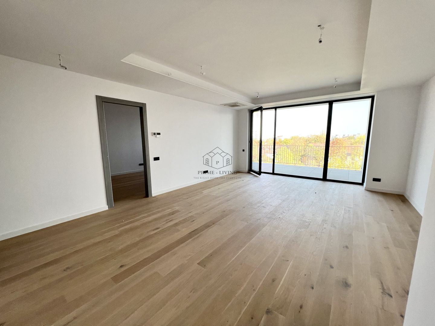 APARTAMENT DEOSEBIT CU 3 CAMERE LA VANZARE CU VEDERE SPRE PARC - Poză 2