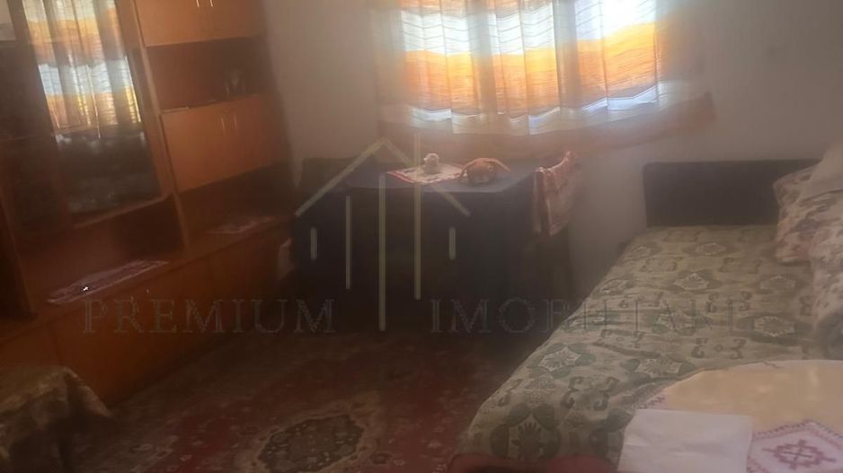 Casă batraneasca+ teren 999 mp intravilan în Oituz - Poză 1