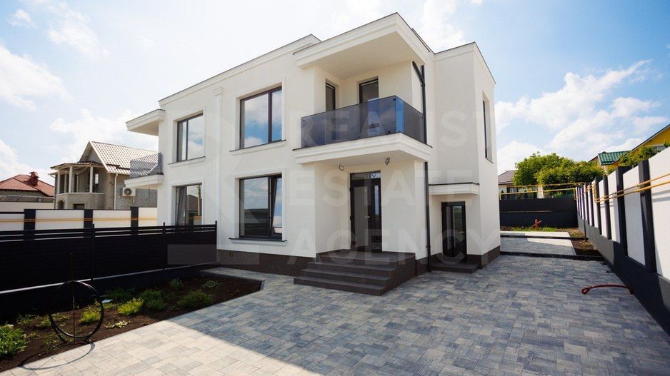 Vânzare, duplex, 3 nivele, str. Frasinilor, Ialoveni. - Poză 1
