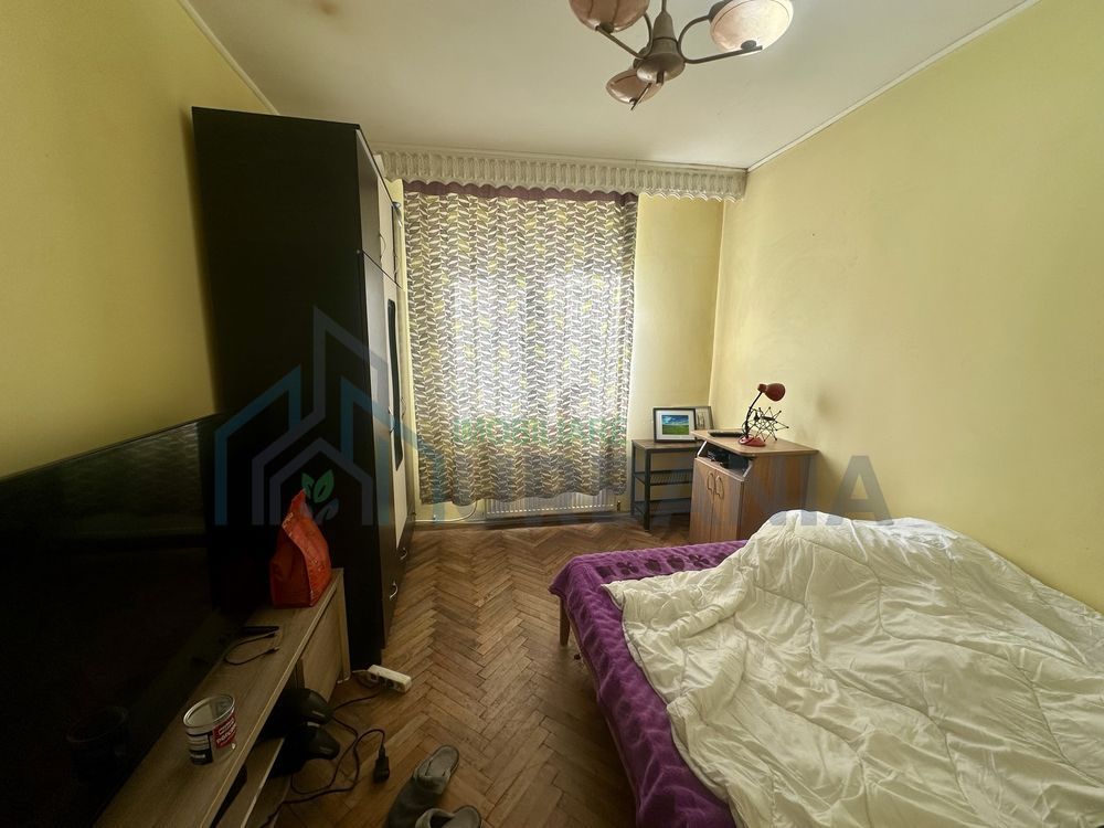De vanzare apartament 4 camere etaj 1/4 Galata - Poză 4