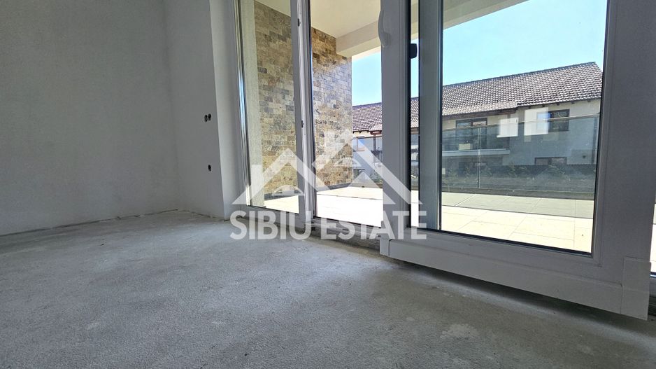 Casa Sibiu, intrare Selimbar, garaj, pivnita, curte mare - Poză 19