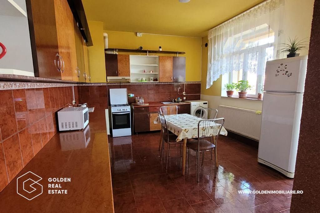 Casa tip duplex cu mult spatiu interior, 8 camere, zona Gai - Poză 1