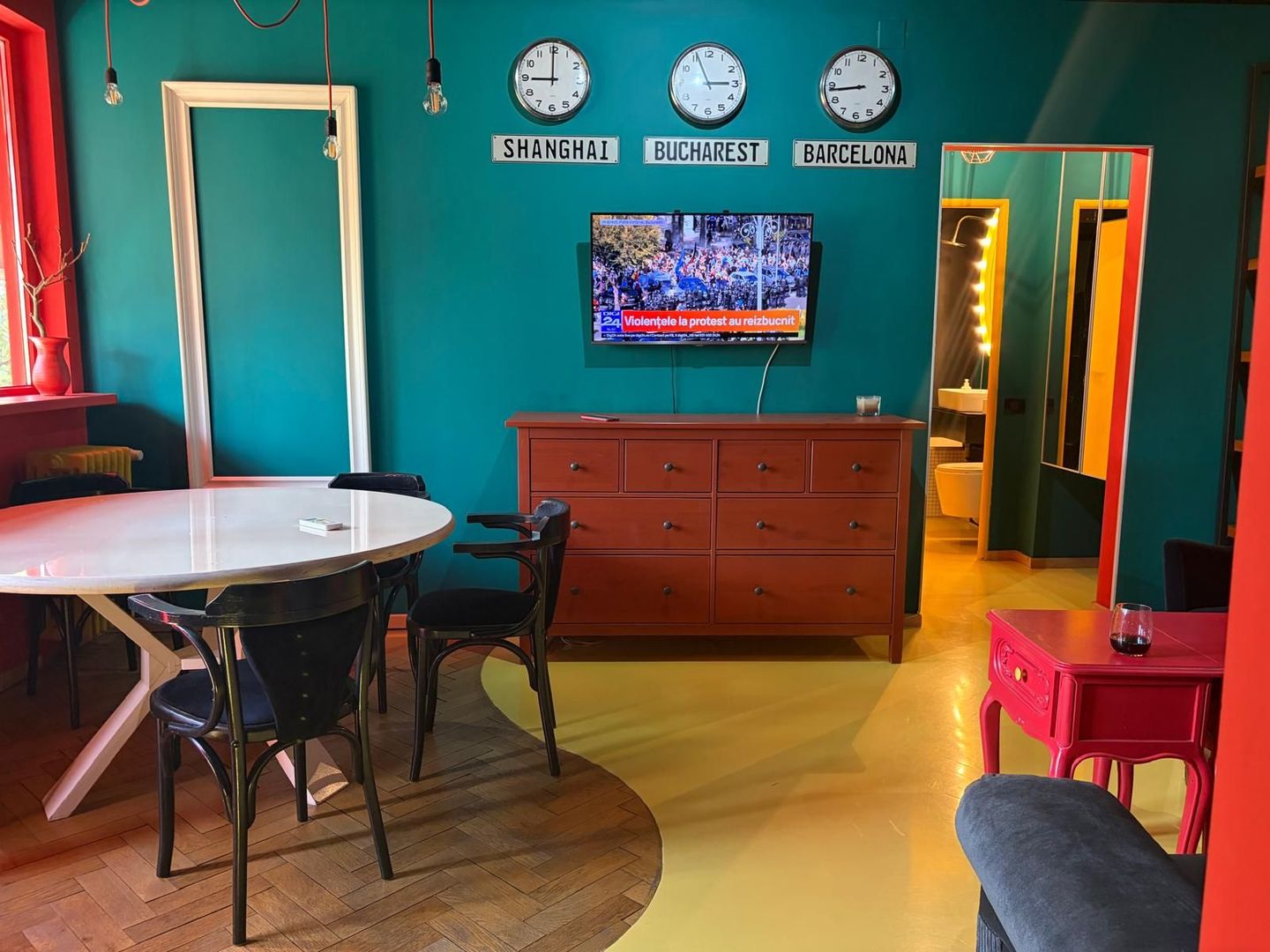 Apartament cochet, doua camere semidecomandat, 1 Mai - Poză 3