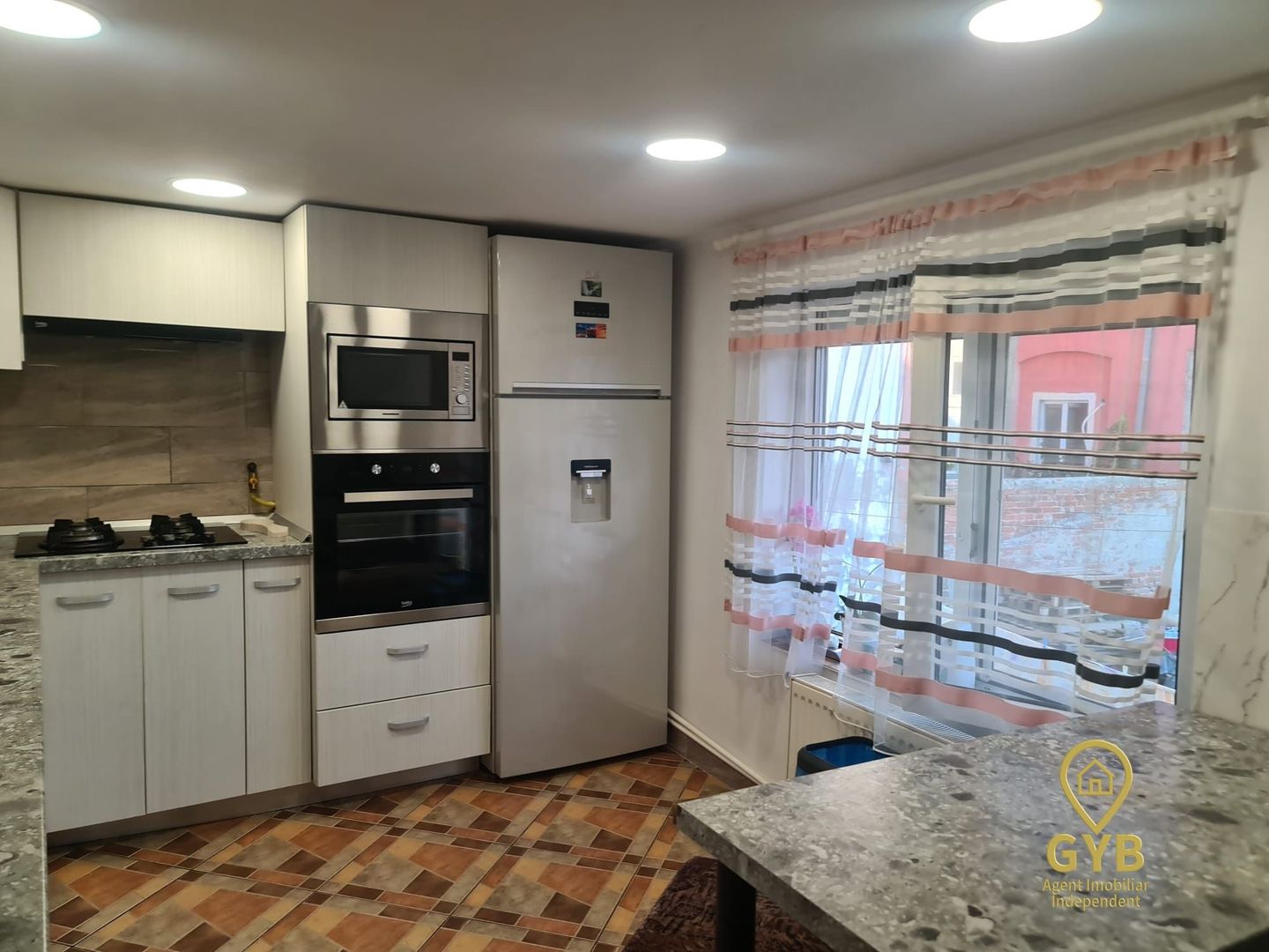 Casă cu 5 camere,  S+P+Mansarda-zona centrală Oradea(Strada Primariei) - Poză 10