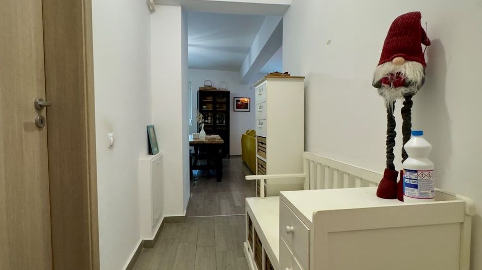 3 camere Semidecomandat | 2 bai | Parcare | Mobilat Utilat | Curte - Poză 11