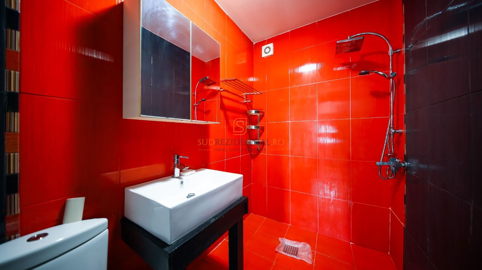 CASĂ CU TEREN 262 MP ȘI SPAȚIU COMERCIAL – SECTOR 4, BUCUREȘTI - Poză 25