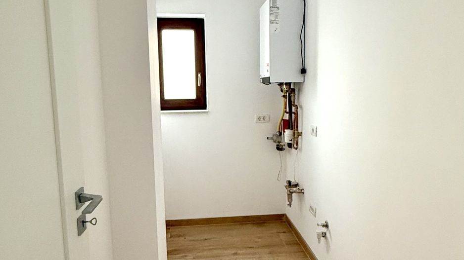 CASA TIP DUPLEX DESPARTIT PRIN GARAJ - Poză 6