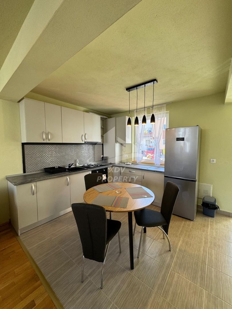 Casa tip duplex , prima inchiriere , 4 camere, 2 bai - Poză 1