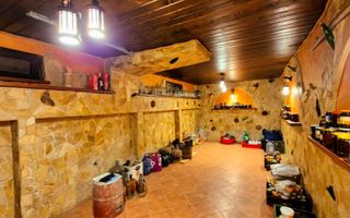 Cauți o casă mare sau spațiu pentru business? Aici le ai pe ambele! - Poză 25