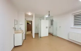 Spatiu comercial pretabil pentru activitati medicale, clinica! - Poză 18