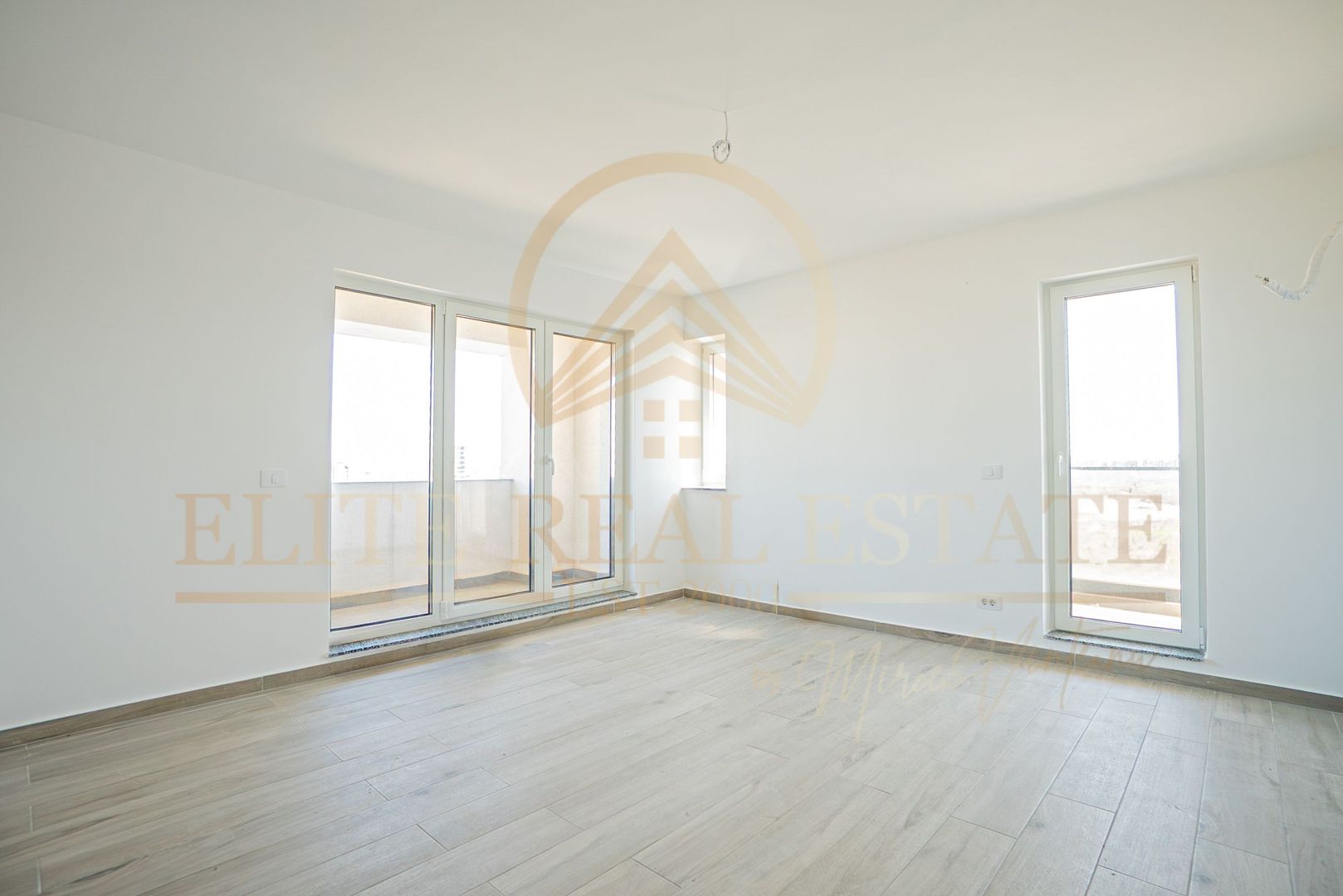 Aartament 3 camere - Bucatarie Separata - Parcare Inclusa - Poză 4