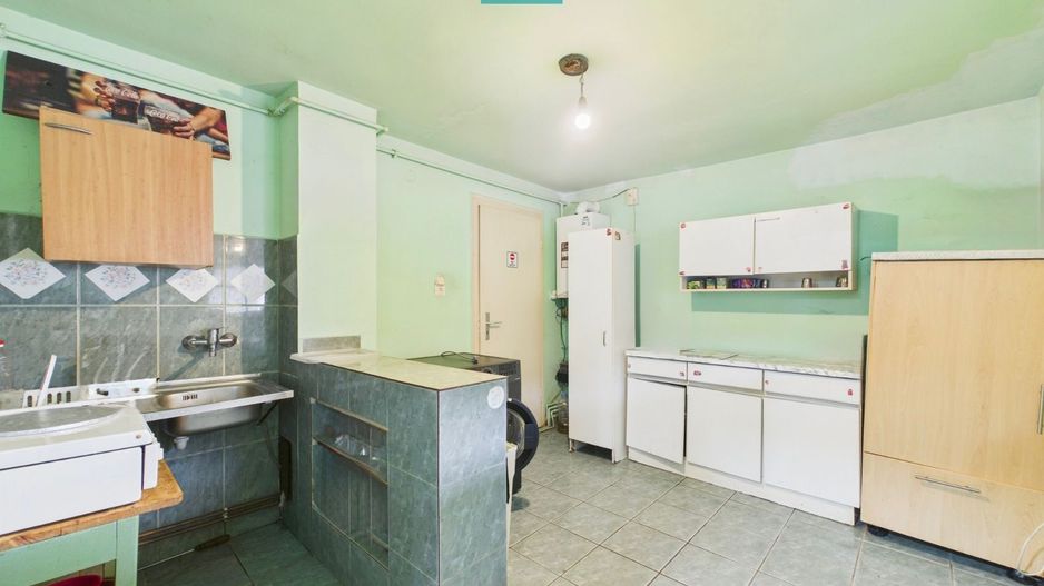 Casă cu 755 mp teren, zonă centrală Curtici - Poză 6