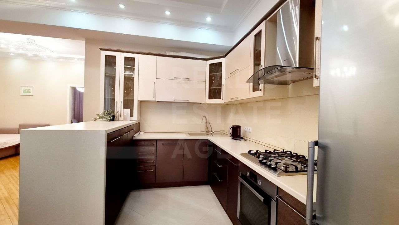 Chirei apartament 3 camere 83 mp, bd. Decebal, Botanica - Poză 1