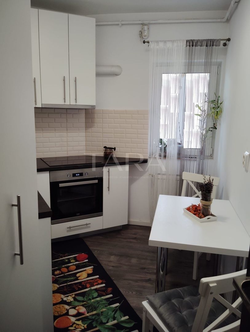 Apartament 4 Camere, pe doua niveluri,  Central Apahida. - Poză 1