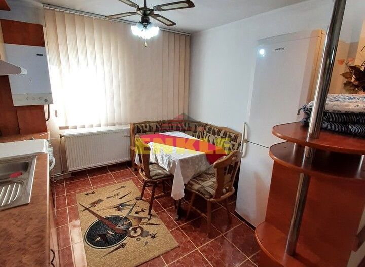 Apartament 3 camere, zona Bd.George Enescu , et.1, mobilat/utilat, pret negociabil ! - Poză 5