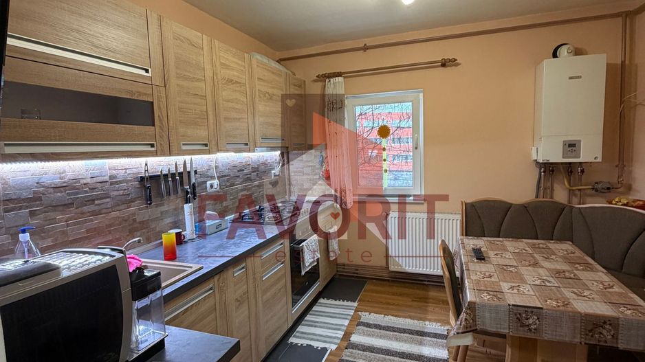 3 camere | etaj 1 | centrala proprie | mobilat si utilat | 2 bai | 2 balcoane | - Poză 3