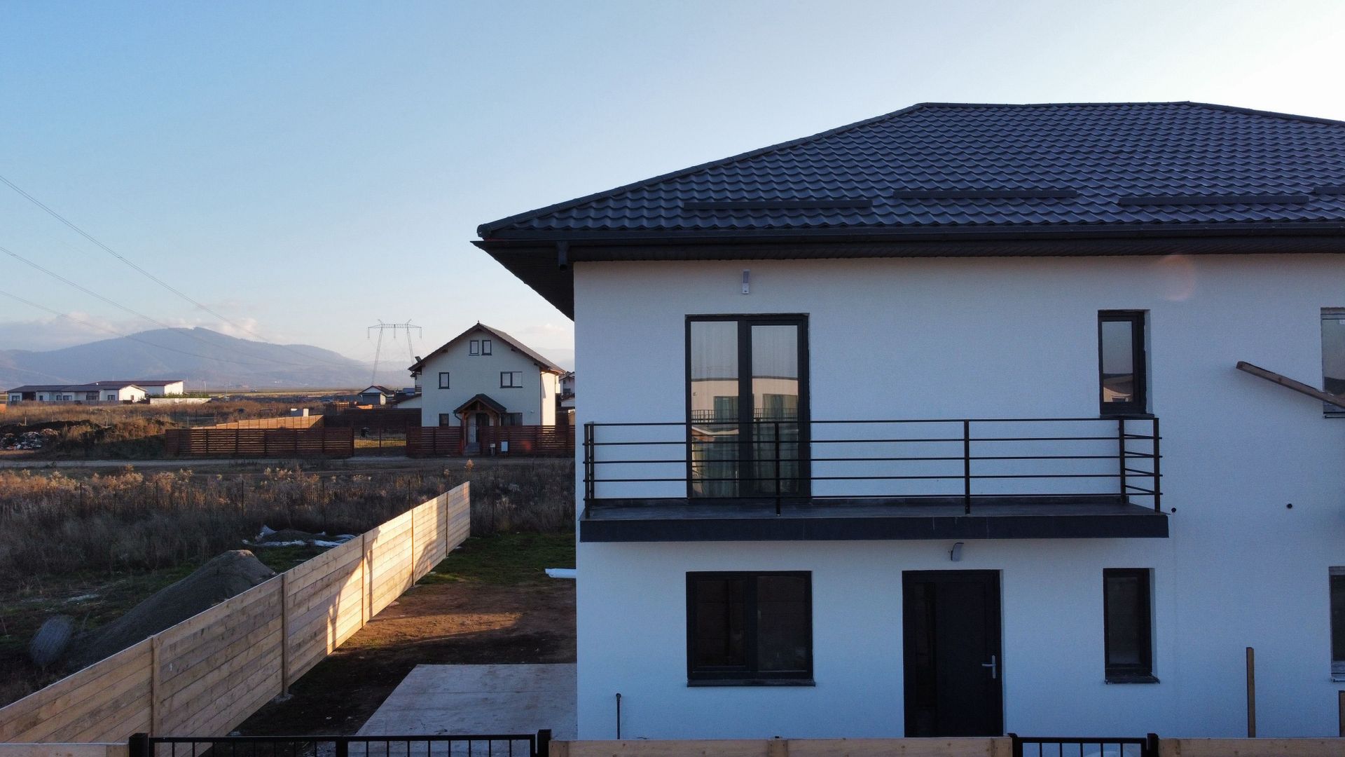 Duplex modern de vânzare în cartierul Izvor - Poză 2